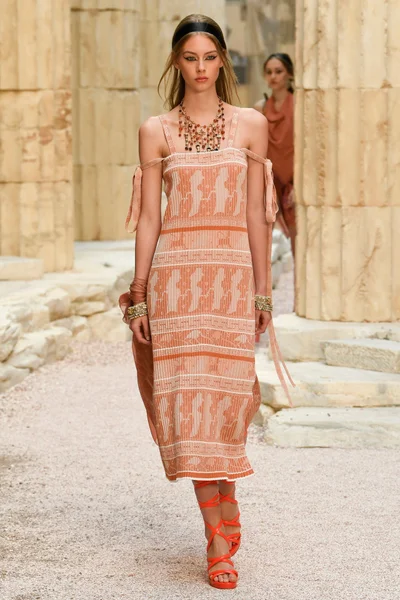 Look 14